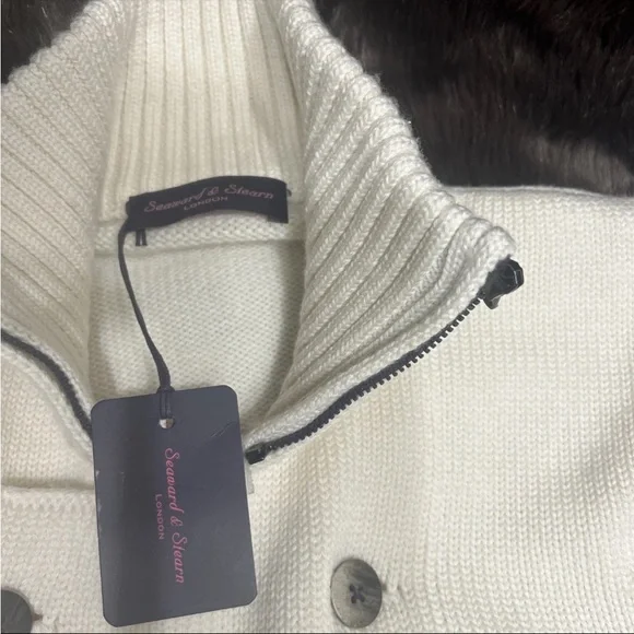 Elegant White Double-Breasted Zip-Up Sweater